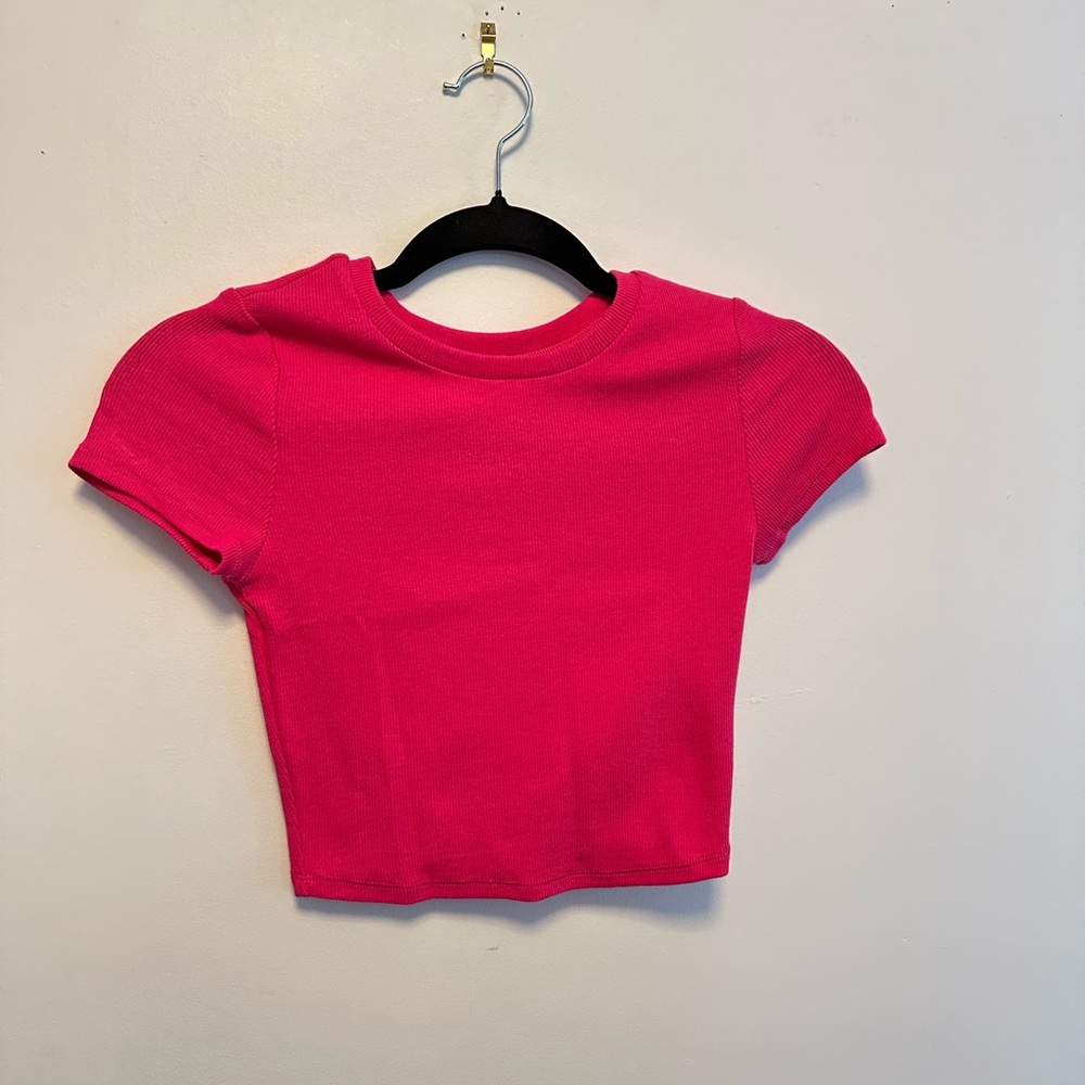 super cute, very flattering pink tshirt
